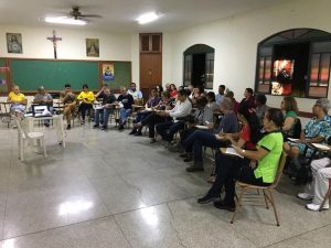 A reunião da equipe foi realizada em um dos salões do Centro Comunitário SSCC