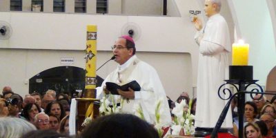 Dom Walmor celebra na igreja padre eustaquio