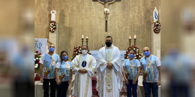 Padres, festeiros e capitães de mastro na abertura das Festividades de Nossa Senhora de Lourdes em Poá, São Paulo